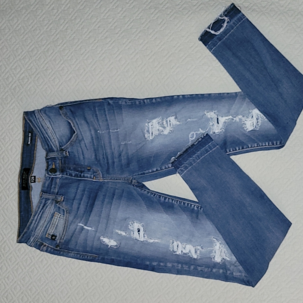 Distressed medium washed Judy Blue jeans size 7/27 with lining
